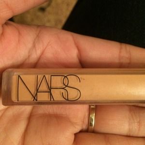 Nars creamy concealer biscuit