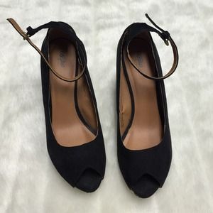 BLACK PEEP TOE WEGES