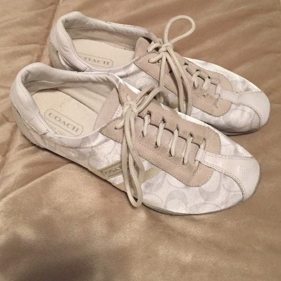 white coach sneakers coach shoes authentic white coach sneakers size 7 5 white coach sneakers coach shoes authentic white coach sneakers size 7 5
