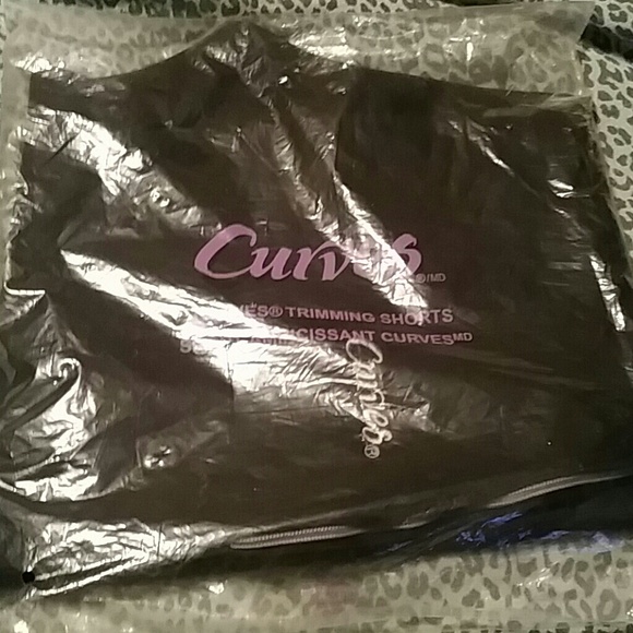 Curve trimming shorts