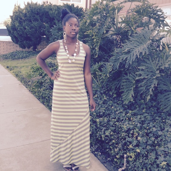 Dress - Picture 2 of 4