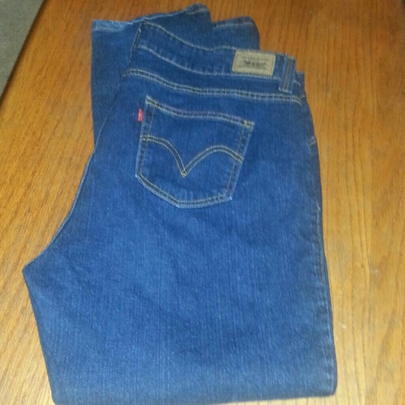 Woman's levis jeans size 22M