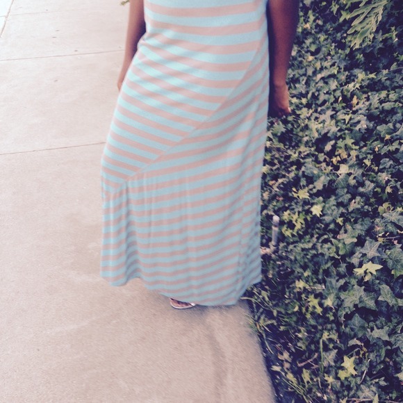 Dress - Picture 3 of 4