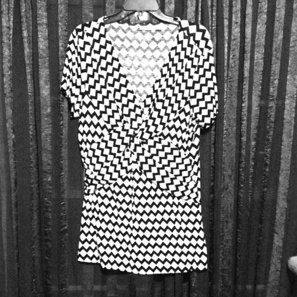 Black and White Zig-Zag