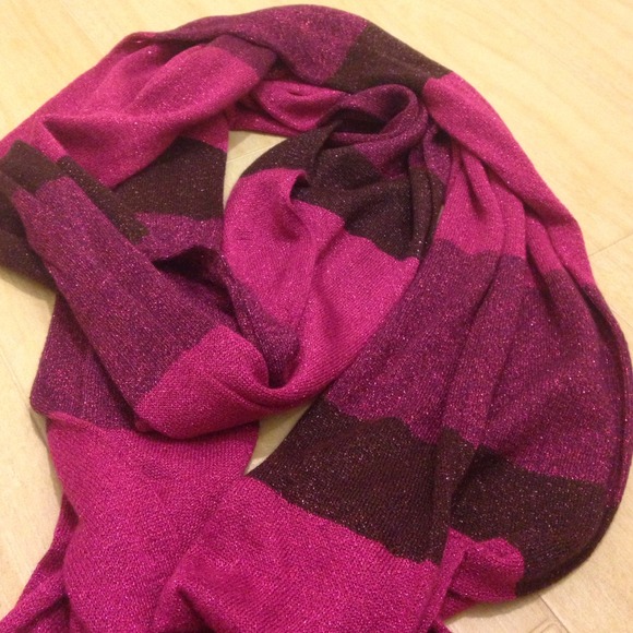 Express Scarf - Picture 3 of 3