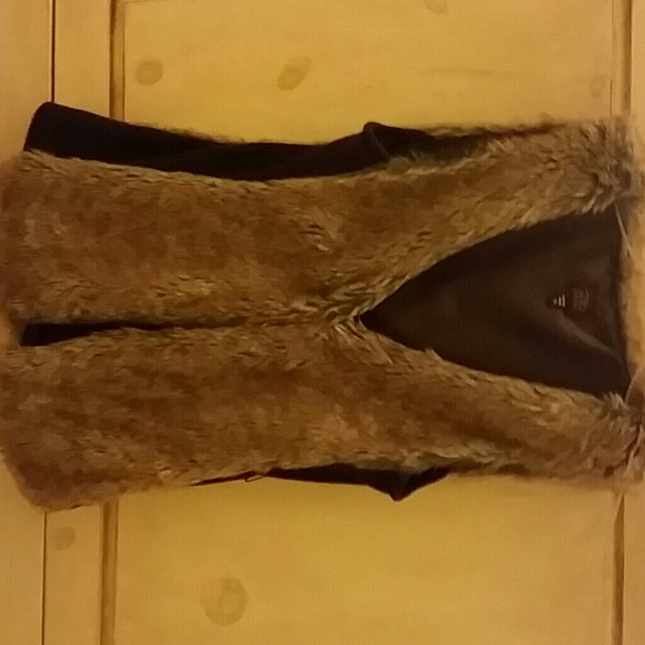 2 B bebe faux fur vest