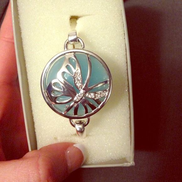 Stylish silver bracelet!!! Brand new