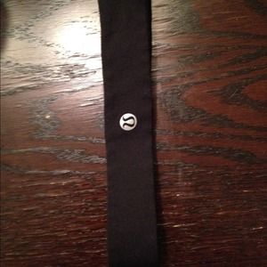 Black Lululemon headband