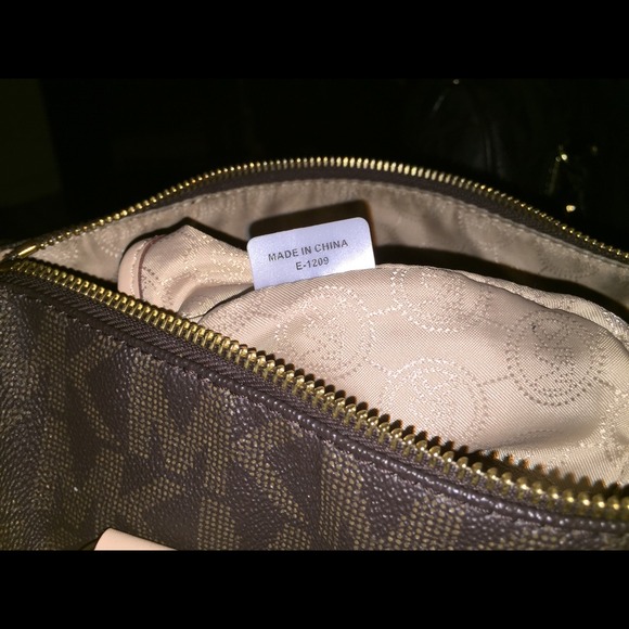 Michael Kors Grayson (only handbag) 🚨 SOLD🚨 - Picture 3 of 4