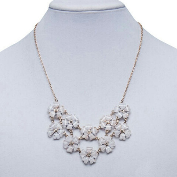 🎉Sold🎉 NWT dainty ivory/light pink floral bib!