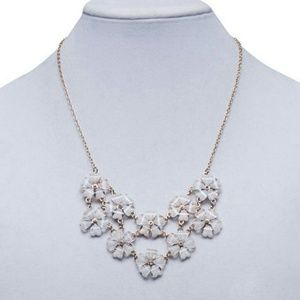 🎉Sold🎉 NWT dainty ivory/light pink floral bib!