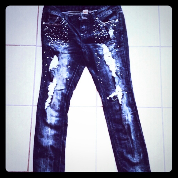 Ripped/distressed denim jeans