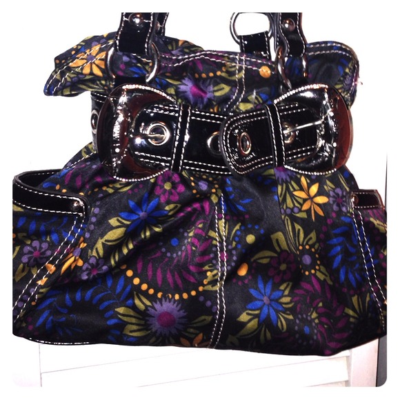 Used but not in bad condition patterned purse