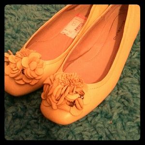 Bright yellow flats!