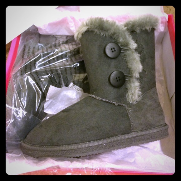 BRAND NEW Grey JUSTFAB Fuzzies