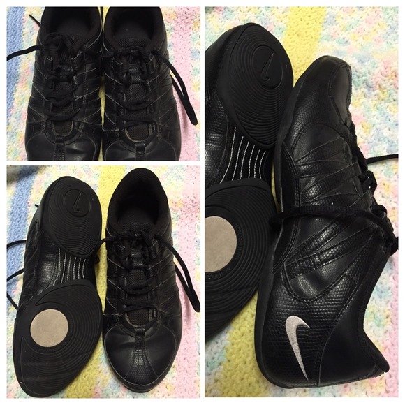 Nike tennis shoes size 8