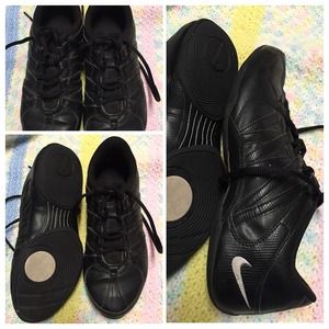 Nike tennis shoes size 8