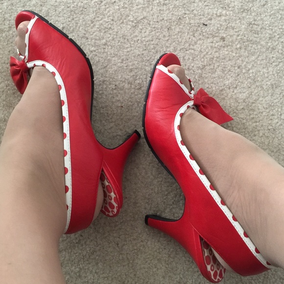 Red heels - Picture 2 of 4