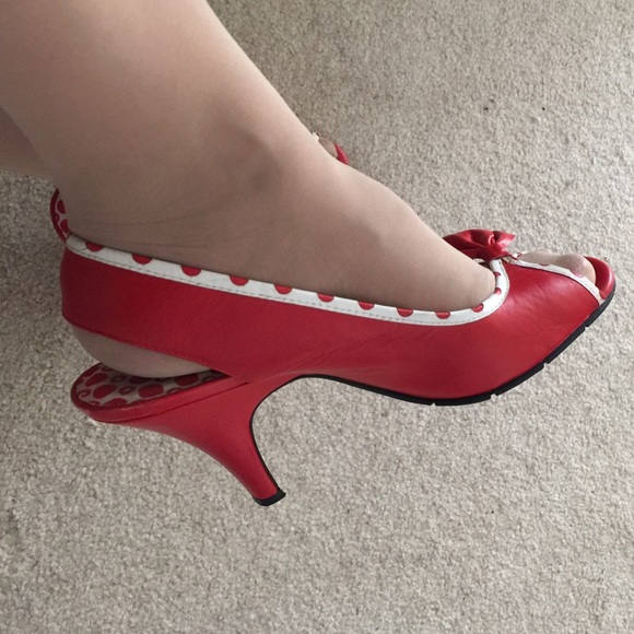 Red heels - Picture 3 of 4