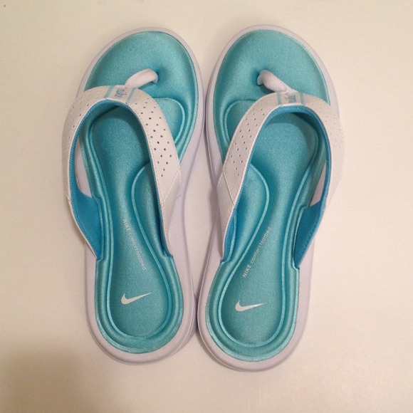 Nike flip flop sandals