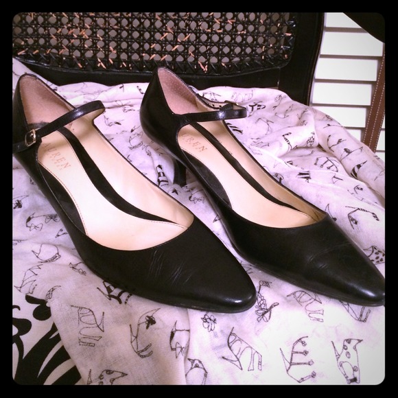 Ralph Lauren kitten heel