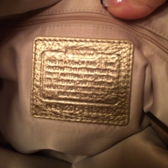 Authentic Gold and cream coach purse - Picture 3 of 4