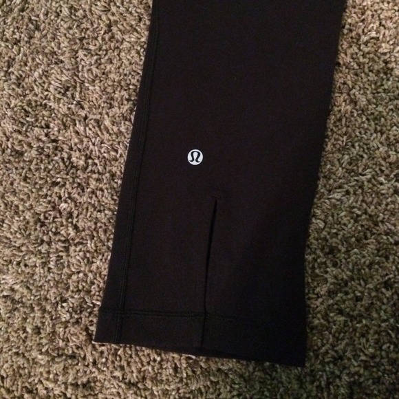 never worn Lululemon leggings, nwot size 2 - Picture 3 of 4
