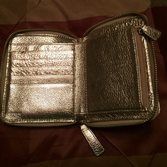 Authentic 100% gold coach wallet. Gorgeous! - Picture 3 of 4