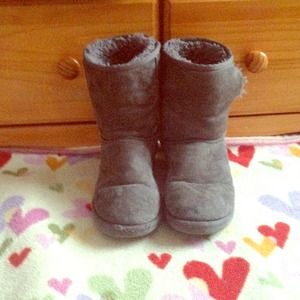 Grey classic UGG boots; price is final! 💰