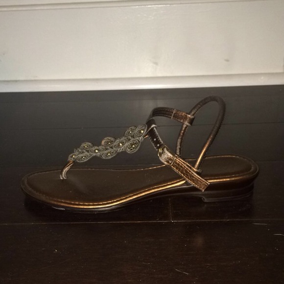 Italian Made Thong Sandals - Picture 3 of 4