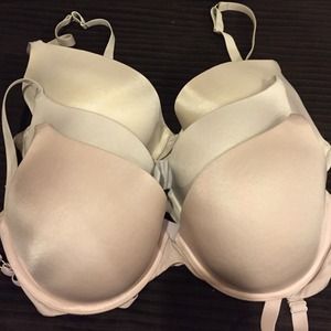 3 Victoria's Secret vs bras 36d