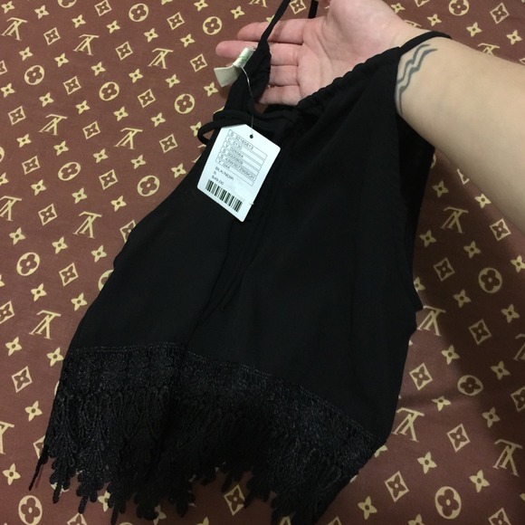 Black cute top - Picture 2 of 3