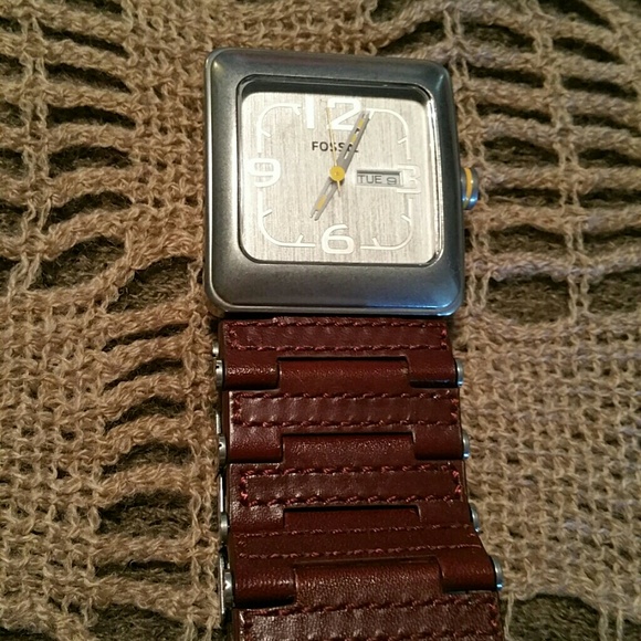 $Sold$Fossil Men's Watch with Leather Band BUNDLED - Picture 1 of 3