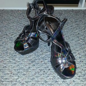 Unique silver shiny heels NWOT