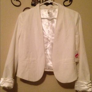 Brand new Frenchi white crop blazer