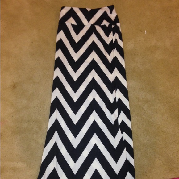 Black & white chevron maxi skirt