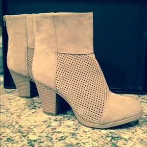 Size 9 Brown suede ankle boots