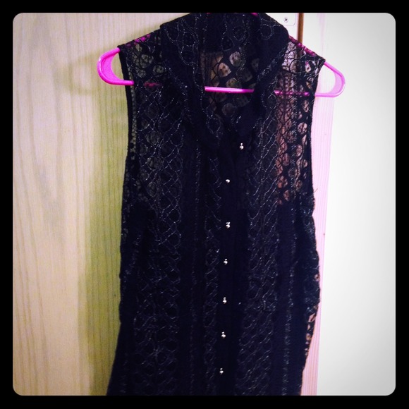 Black top - Picture 1 of 3