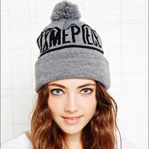 Dimepiece LA Pom Pom beanie