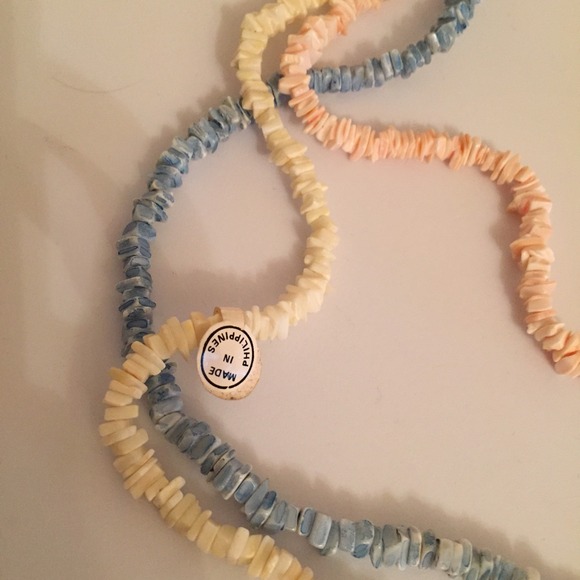 Set of Imported shell necklace - Picture 2 of 2