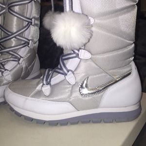 Nike Winter White Snow Shoes