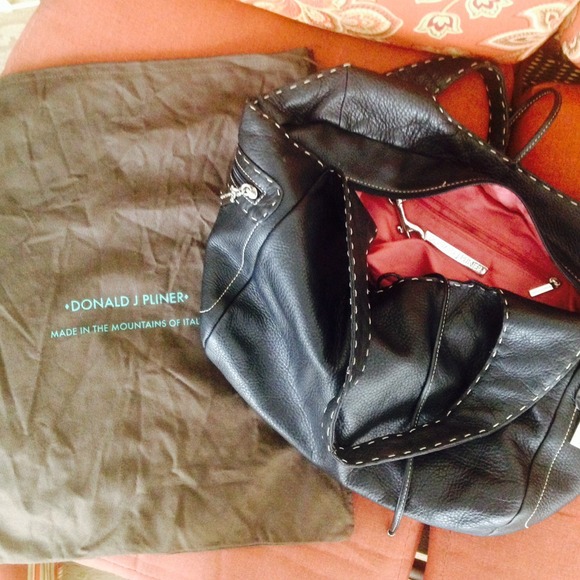 👜 Donald J. Pliner Handbag 👜 - Picture 2 of 4