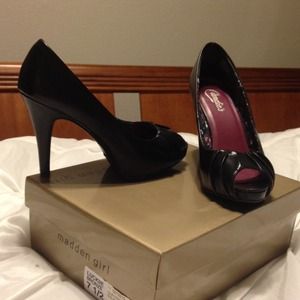 NWT. Black peep toe heels. Sz 7.5