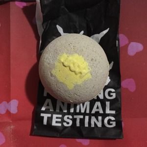 LUSH: Honey Bee Bath Bomb