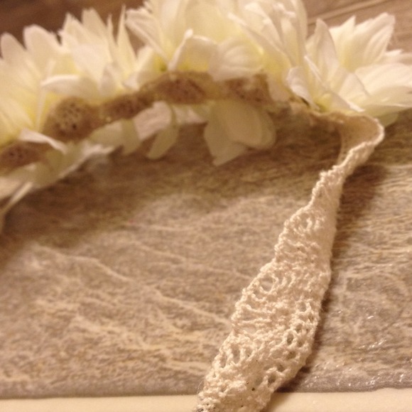 Boho flower headband 🌼 - Picture 3 of 4