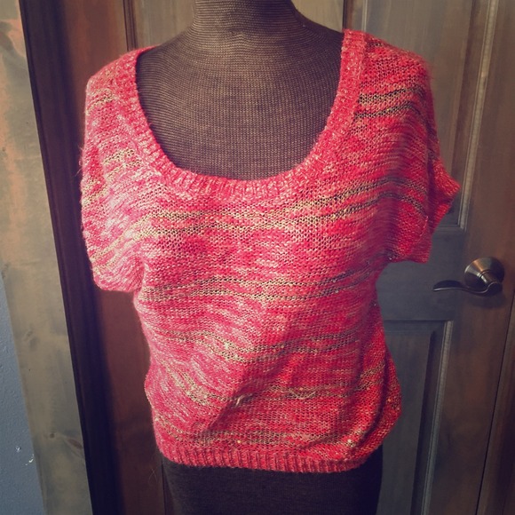 Peekaboo back sweater so cute