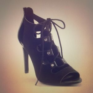 Black lace peeptoe heels!