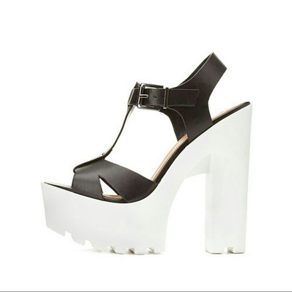 CHUNKY LUG-SOLED T-STRAP SANDALS