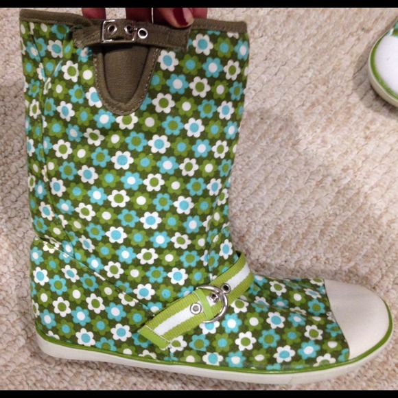 🚫SOLD🚫 Green fabric boots size 7.5