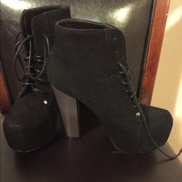 Black platform 5.5in heels